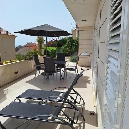 Elanza Apartment